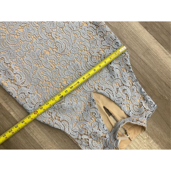BLU PEPPER Haltered Neck Lace Dress- Icy Blue Nude Slip, Size Medium* - Picture 4 of 8